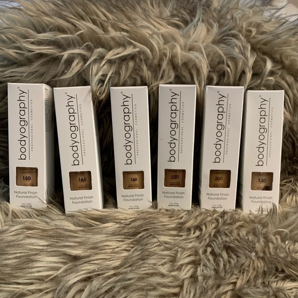 *FREE W ANY ITEM!Shade 220* Bodyography Foundation - Picture 2 of 4